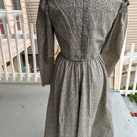 Candi Jones vintage navy floral cottage core prairie dress - Picture 3 of 4